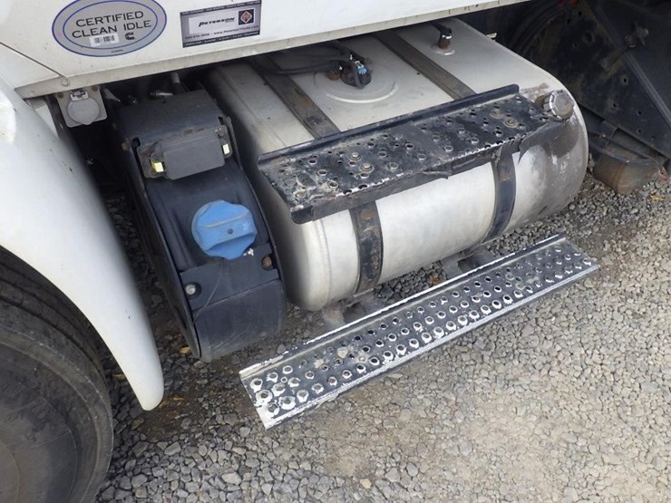 2015-international-durastar-4300-image-15