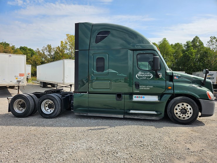 2017-freightliner-cascadia-125-image-21