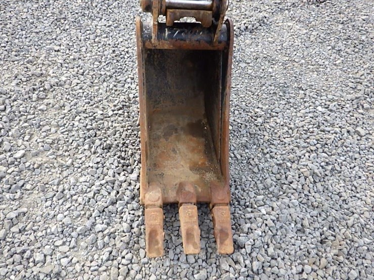 takeuchi-tb240-image-8