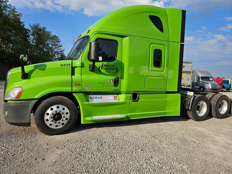 2017-freightliner-cascadia-125-image-4