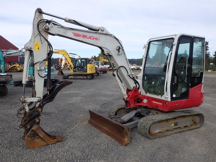 takeuchi-tb240-image-1
