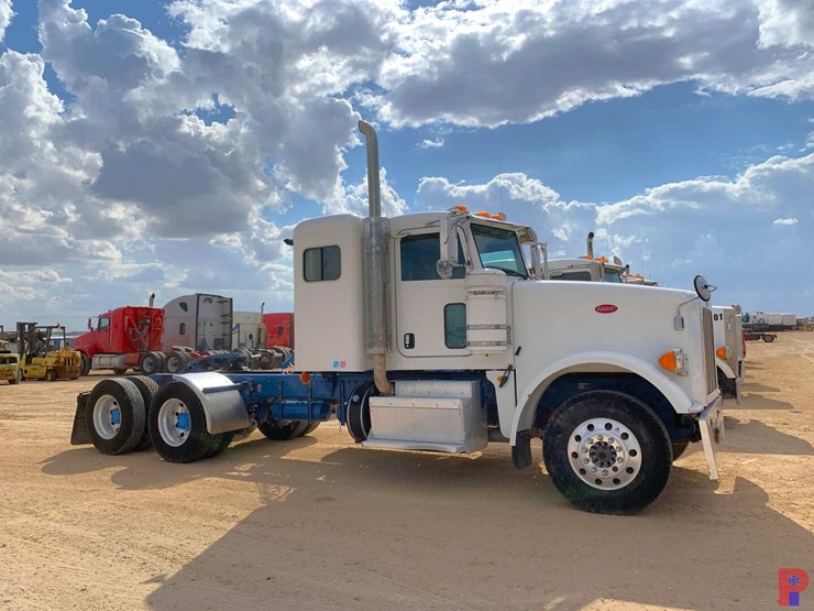 2013-peterbilt-367-image-1