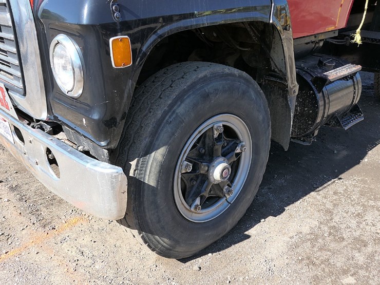 1979-ford-8000-image-7