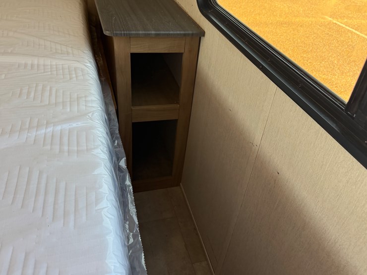#6895-•-2024-forrest-river-timberwolf-mini-loft-camper-image-44