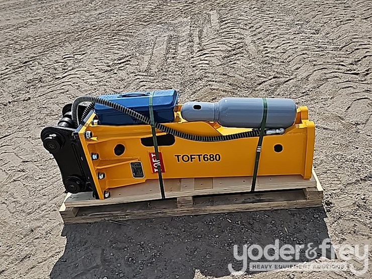 2025-caterpillar-305-image-6