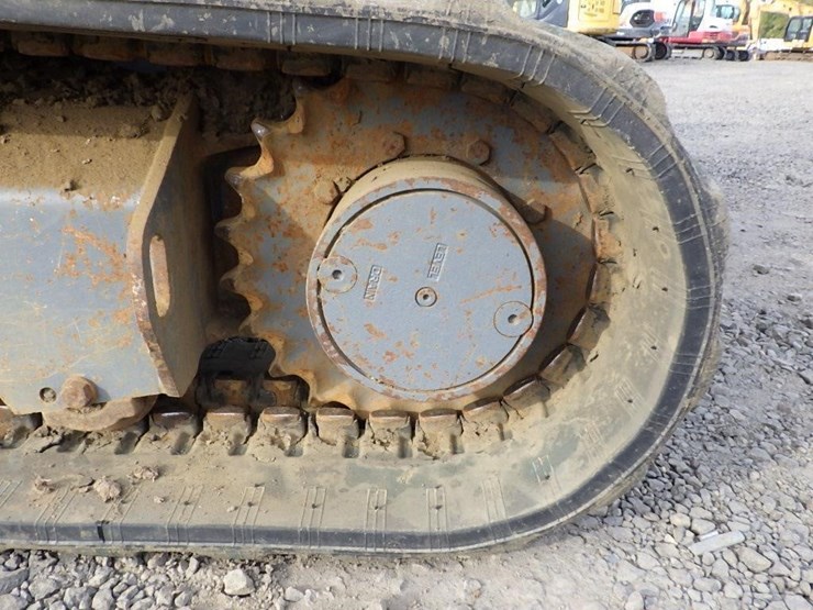takeuchi-tb240-image-36
