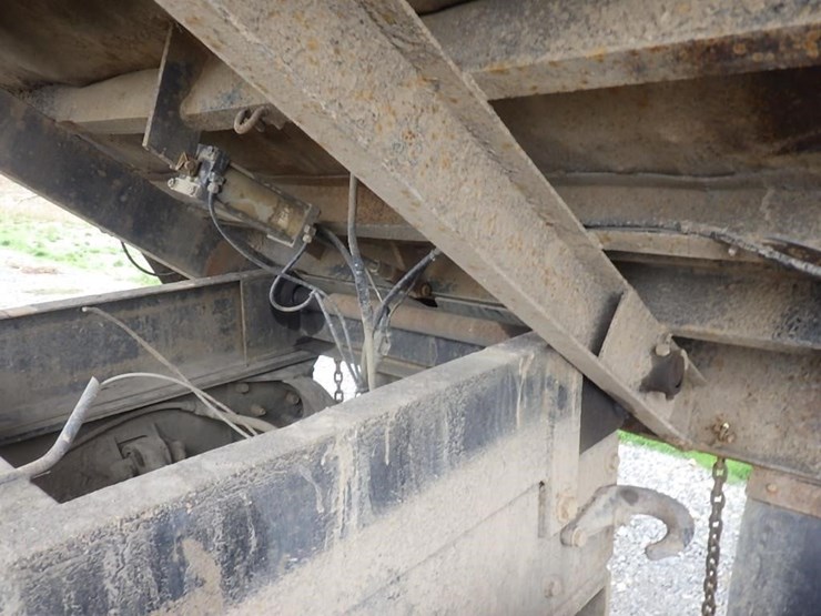 2005-mack-cv713-granite-15'-3-axle-dump-truck-image-11