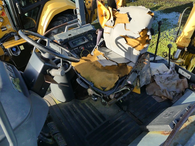 2006-deere-410g-image-13
