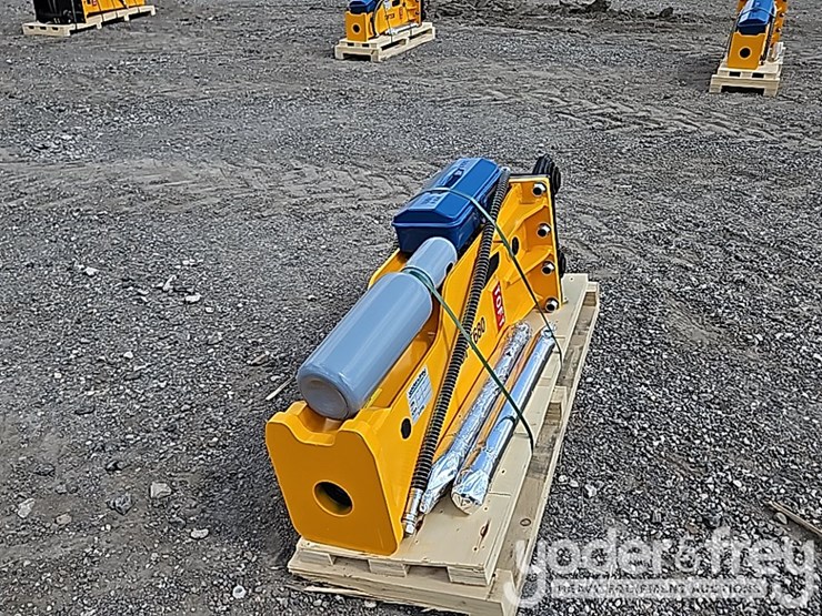 2025-caterpillar-305-image-1