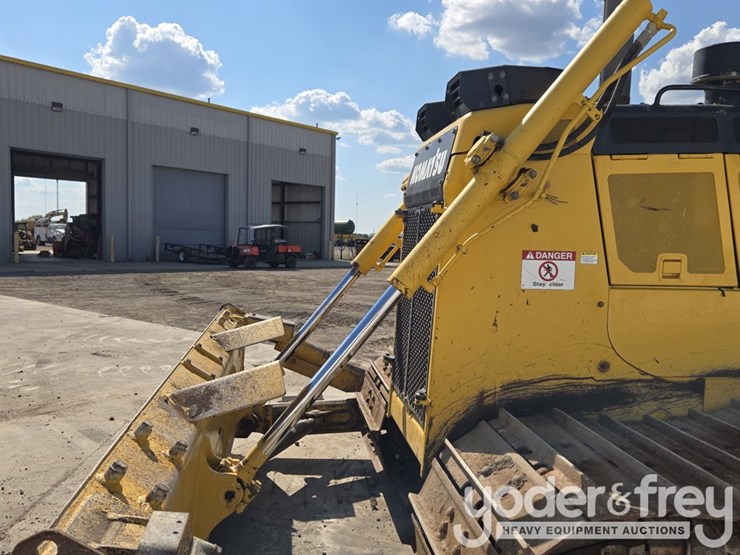 2022-komatsu-d65px-18-image-23