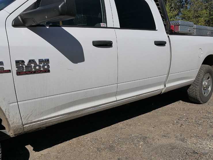 2017-dodge-ram-3500-image-8