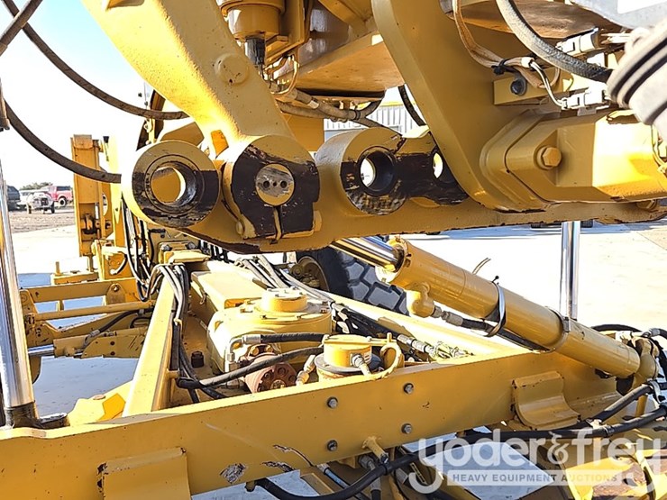2016-caterpillar-140m3-image-34