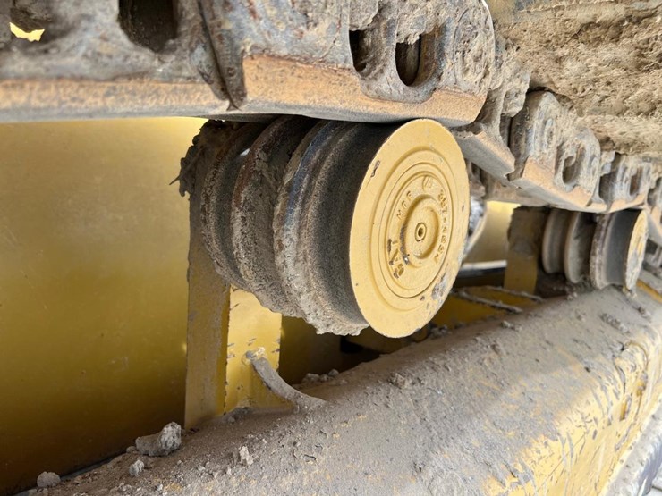 2021-caterpillar-d4-image-24