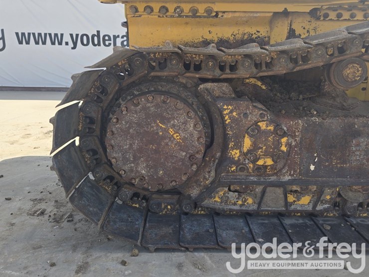 2018-komatsu-d61pxi-24-image-16