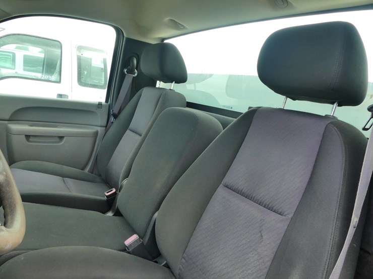 2011-chevrolet-2500hd-image-9
