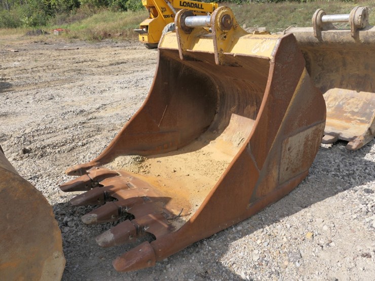 caterpillar-235-image-1