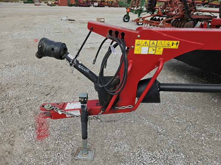 2021-new-holland-210m-image-10
