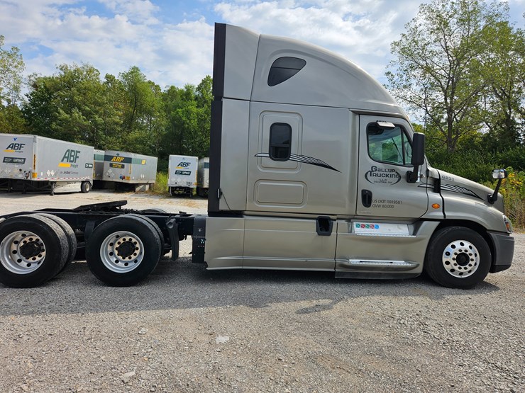 2017-freightliner-cascadia-125-image-21