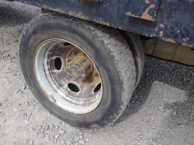 2004-ford-f550-image-24