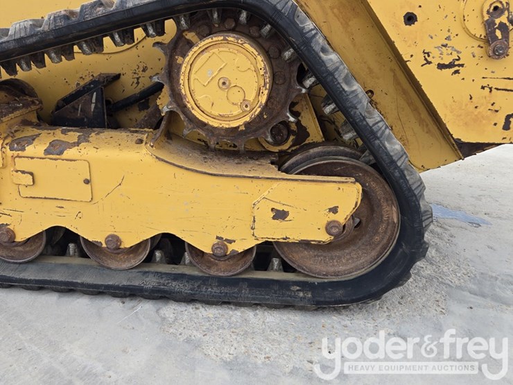 2016-caterpillar-259d-image-14
