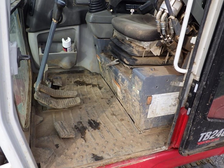 takeuchi-tb240-image-40