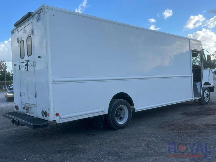2017-freightliner-mt55-image-4