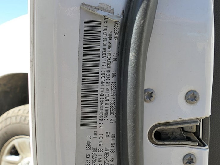 2017-dodge-ram-3500-image-32