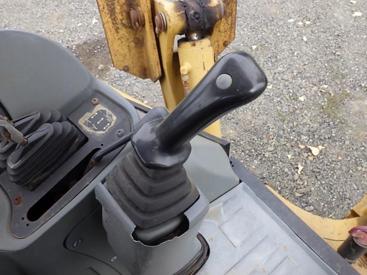 caterpillar-420d-image-43