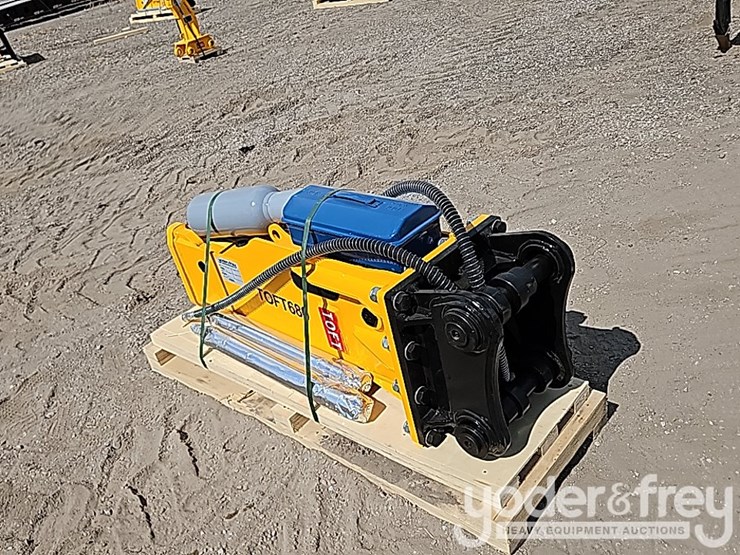 2025-caterpillar-305-image-3