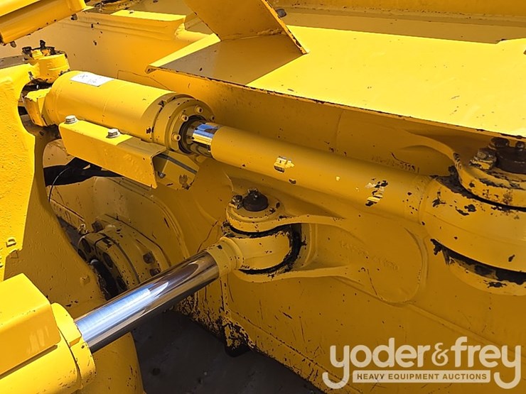 2022-komatsu-d71pxi-24-image-36
