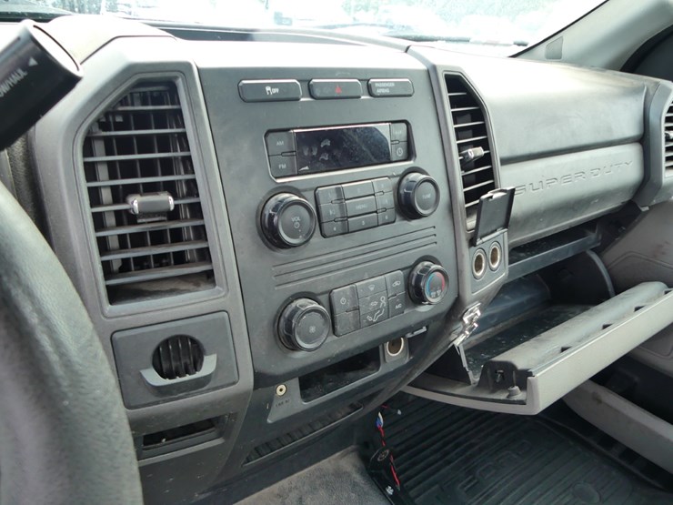 2019-ford-f350-xl-image-13