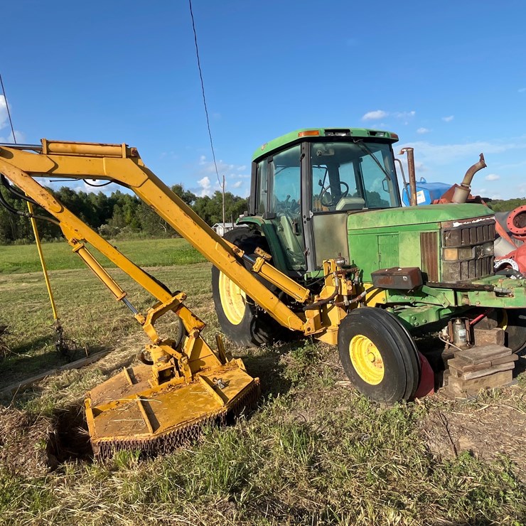 #115 • JOHN DEERE TRACTOR WITH SIDE CUTTER