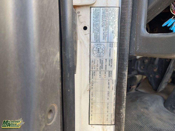 2002-gmc-t7500-image-19