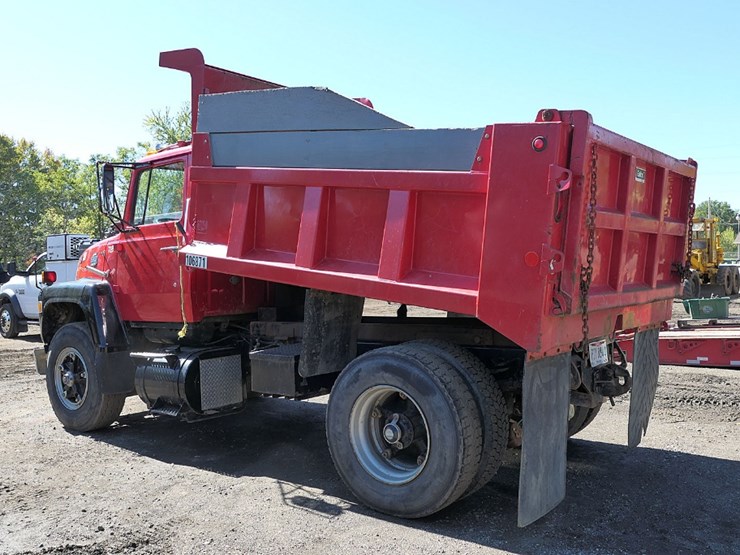 1979-ford-8000-image-2