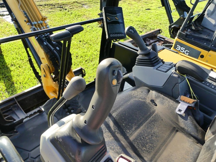 caterpillar-303.5-image-11
