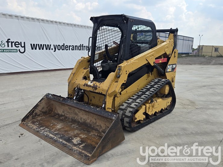 2016-caterpillar-259d-image-1