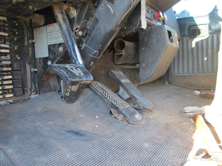 2001-kenworth-t600-image-34