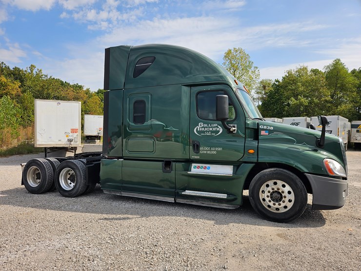 2017-freightliner-cascadia-125-image-22