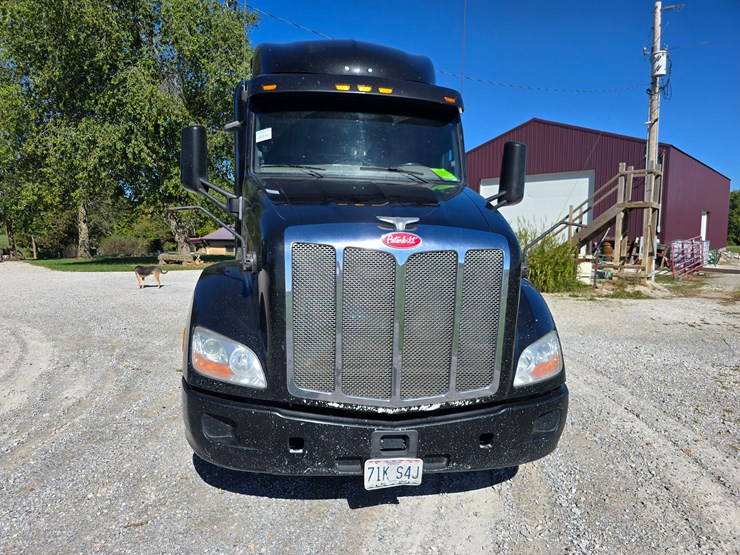 2015-peterbilt-579-image-42