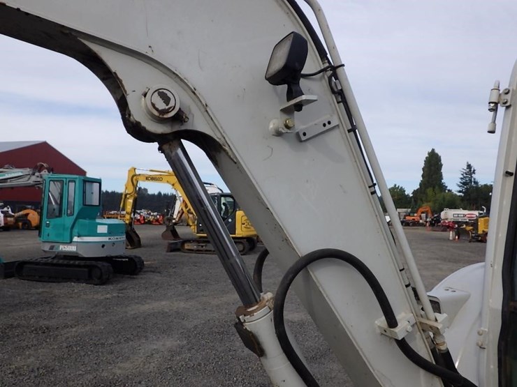 takeuchi-tb240-image-13
