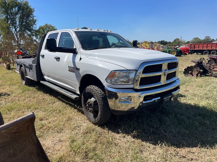 2017-dodge-3500-image-2