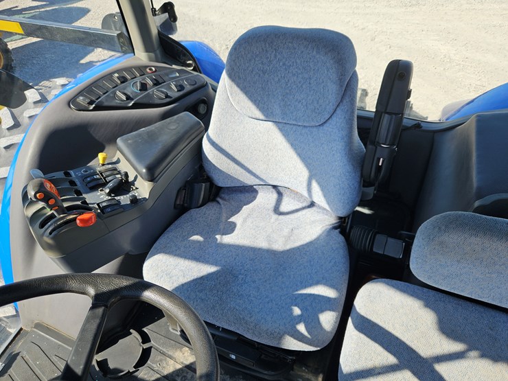 2010-new-holland-tg210-image-14