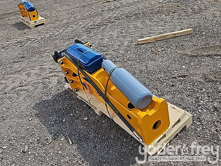 2025-caterpillar-305-image-7