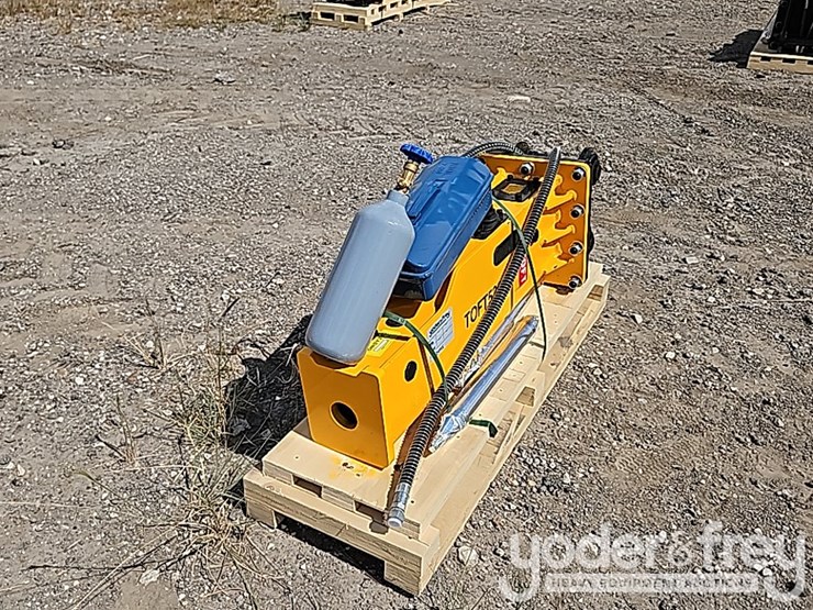 2025-caterpillar-304-image-1