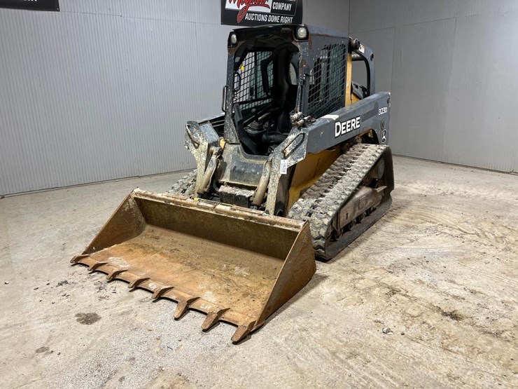 deere-323d-image-2