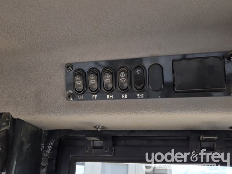 2018-komatsu-d61pxi-24-image-47