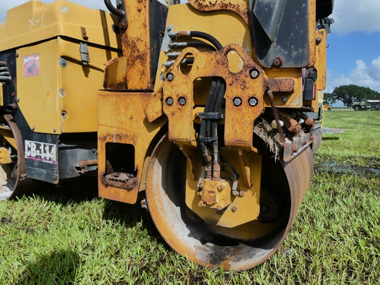 caterpillar-cb-114-image-5
