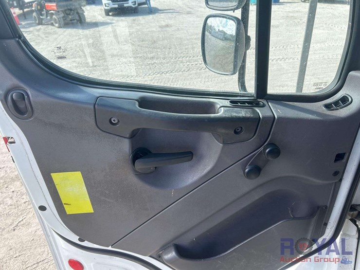 2015-freightliner-m2-106-altec-insulated-forestry-bucket-truck-image-12