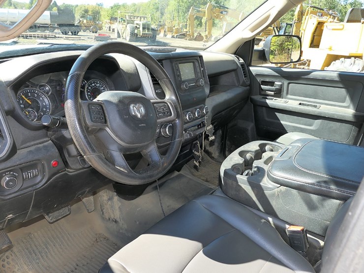 2020-dodge-ram-3500-image-31