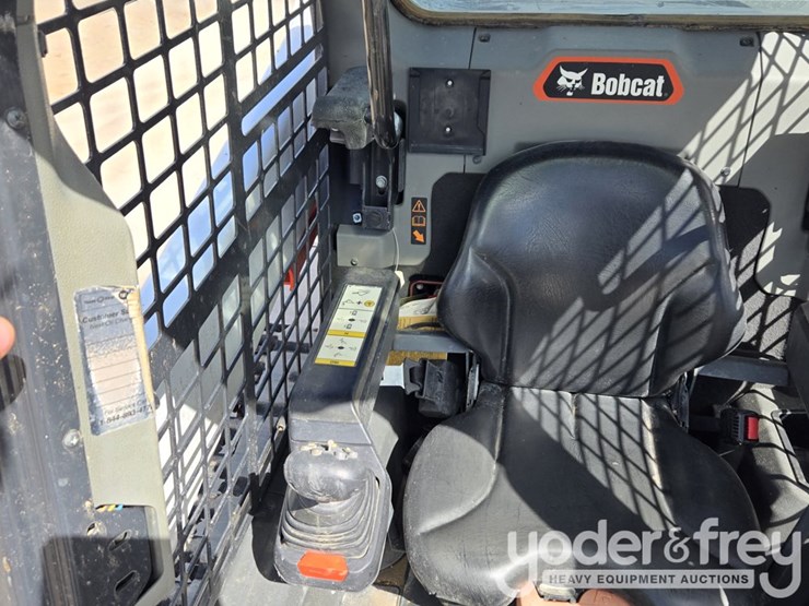 2022-bobcat-t64-image-42